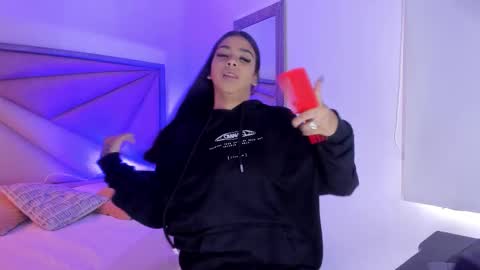 Gia  online show from November 2025 05:48:02 PM