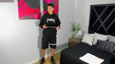 Snapshot of gian_rossii chatting on June 2026 11:25:01 AM GIAN online show from June 2026 11:25:01 AM