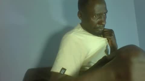 Snapshot of giant_couple chatting on May 2026 02:05:01 AM giant_couple online show from May 2026 02:05:01 AM