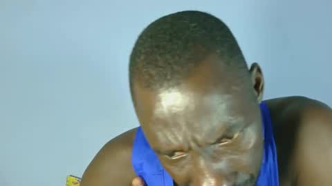 Snapshot of giant_couple chatting on May 2026 01:36:02 AM giant_couple online show from May 2026 01:36:02 AM