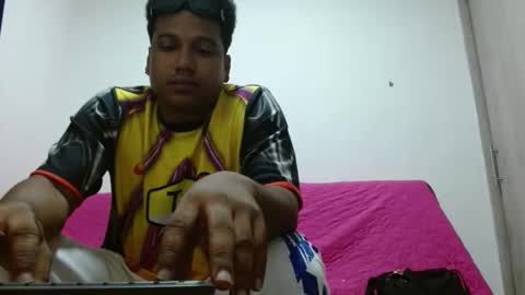 Snapshot of giant_feet chatting on May 2026 07:04:02 AM BOSS online show from May 2026 07:04:02 AM