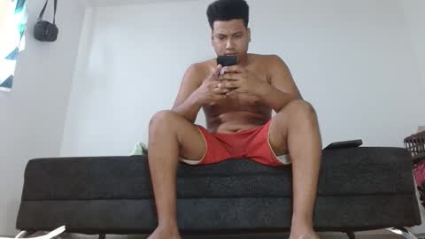 Snapshot of giant_feet chatting on June 2026 08:26:01 PM BOSS online show from June 2026 08:26:01 PM