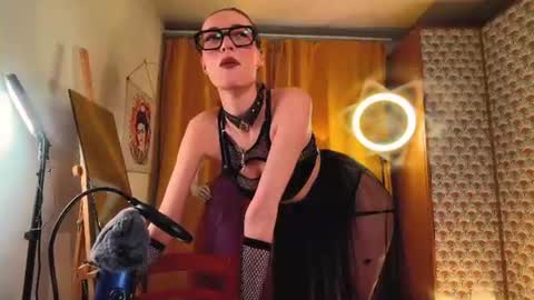 Snapshot of giantess_eva chatting on July 2026 06:21:01 PM Eva online show from July 2026 06:21:01 PM