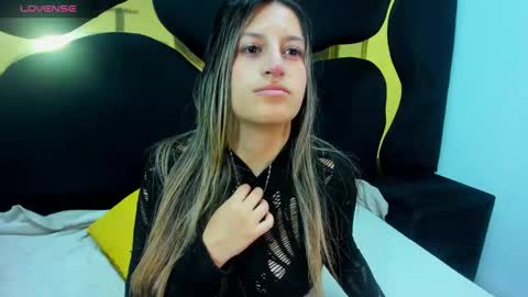 GiaRoussel online show from October 2025 03:02:01 PM