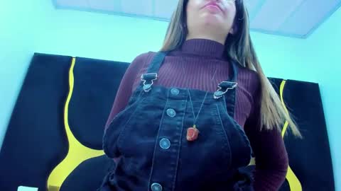 GiaRoussel online show from November 2025 05:05:02 PM