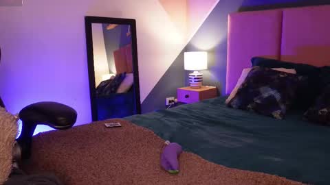 GIGI online show from December 2025 06:00:01 AM