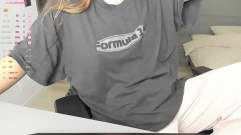 gigihadd online show from December 2024 08:58:01 PM