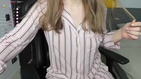 gigihadd online show from December 2024 07:18:02 PM