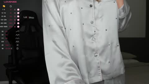 gigihadd online show from January 2025 03:19:01 PM