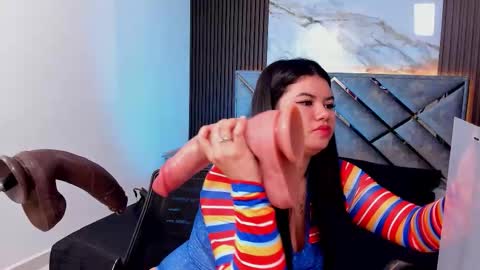 Snapshot of giiabloom chatting on September 2025 10:27:01 AM giia online show from September 2025 10:27:01 AM
