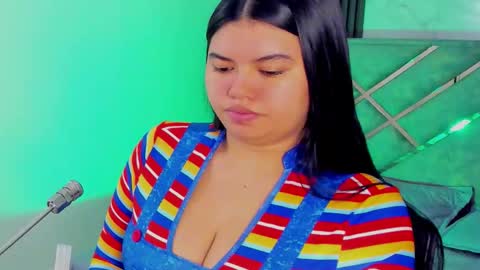 Snapshot of giiabloom chatting on October 2025 11:11:02 AM giia online show from October 2025 11:11:02 AM