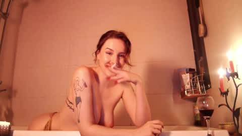 Snapshot of gin_and_juice_ chatting on February 2025 11:06:02 AM Suki online show from February 2025 11:06:02 AM