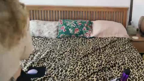 Snapshot of gin_and_juice_ chatting on September 2025 04:56:02 AM Suki online show from September 2025 04:56:02 AM