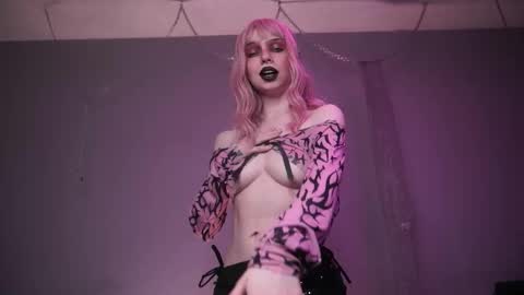 Snapshot of ginger_hugs chatting on February 2026 10:28:02 PM im expecting 350 thumbs up on my altar online show from February 2026 10:28:02 PM