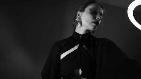        im expecting 350 thumbs up on my altar   online show from March 2026 10:25:02 PM