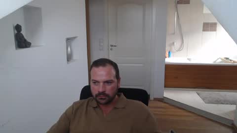 Snapshot of gintonik89 chatting on July 2026 04:26:02 PM gintonik89 online show from July 2026 04:26:02 PM