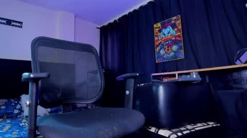 Snapshot of giomar_reyes chatting on April 2026 06:38:01 AM GIOMAR REYES online show from April 2026 06:38:01 AM