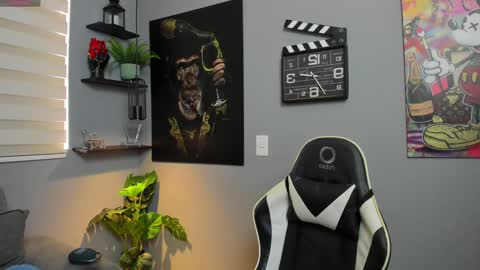 Giorgio leone online show from December 2024 04:40:02 PM