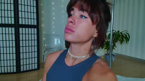 Snapshot of girlnextd00r_ chatting on February 2025 01:06:01 PM Hanna online show from February 2025 01:06:01 PM