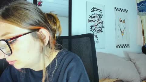 Maze    Thumbs up online show from December 2024 03:20:01 AM