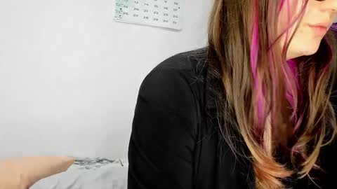 Maze    Thumbs up online show from January 2026 08:23:01 PM