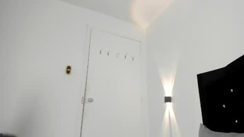 Snapshot of gisell_antonella chatting on April 2026 01:37:02 PM Gisell online show from April 2026 01:37:02 PM