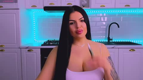 Giulia online show from March 2026 10:02:02 PM