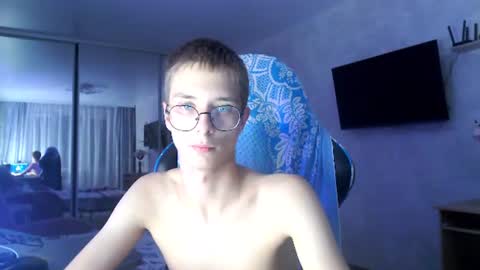 Snapshot of glasses_cat chatting on July 2026 10:52:01 PM Eugene and Damian online show from July 2026 10:52:01 PM