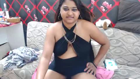 glitter candy online show from February 2025 11:54:01 PM