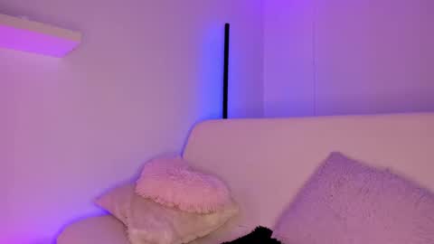 Mimi online show from December 2024 03:44:01 PM