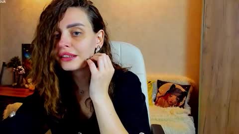 Gloria Wood online show from October 2025 06:20:02 PM