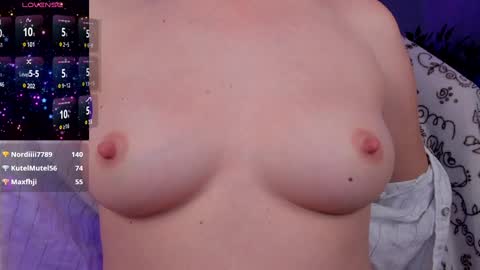 Snapshot of gloriagrays chatting on December 2024 08:15:01 PM gloriagrays online show from December 2024 08:15:01 PM