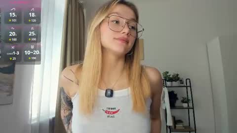 Snapshot of glossybabe_ chatting on June 2026 10:30:02 AM Cherry online show from June 2026 10:30:02 AM