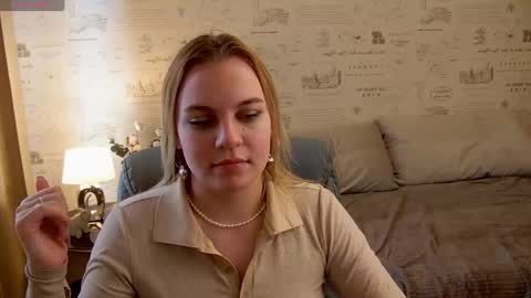 Snapshot of glow_margo chatting on May 2026 04:07:02 AM Margo online show from May 2026 04:07:02 AM
