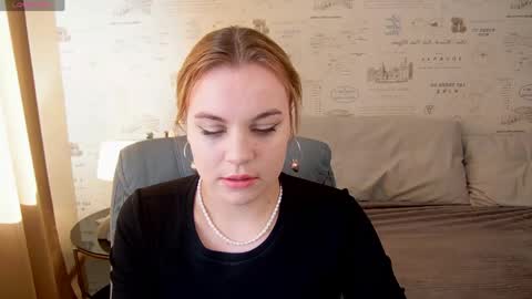 Snapshot of glow_margo chatting on May 2026 01:03:01 AM Margo online show from May 2026 01:03:01 AM