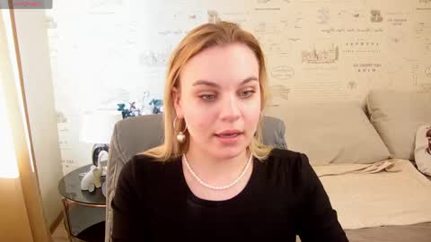 Snapshot of glow_margo chatting on June 2026 01:19:01 AM Margo online show from June 2026 01:19:01 AM