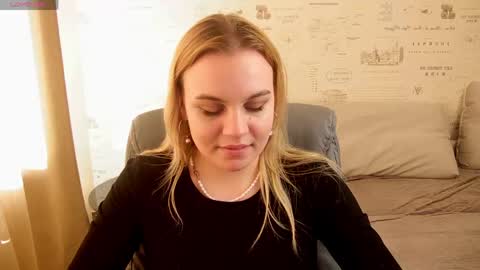 Snapshot of glow_margo chatting on June 2026 01:10:02 AM Margo online show from June 2026 01:10:02 AM