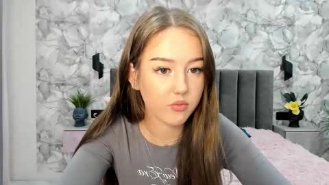 Lina online show from December 2025 08:43:01 AM