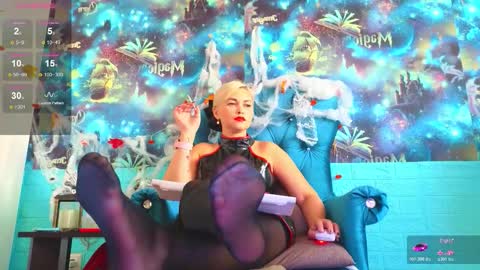 Snapshot of goddess_isabella11 chatting on October 2025 04:02:02 AM Mrs. Isabella online show from October 2025 04:02:02 AM