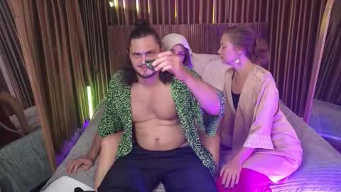   330 UTC2 girls   online show from November 2025 03:16:02 AM