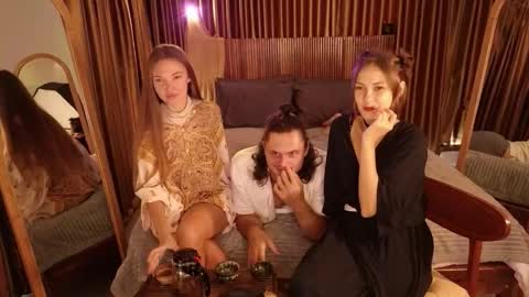   330 UTC2 girls   online show from November 2025 04:33:02 AM