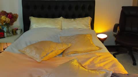 Katrin online show from September 2025 02:33:01 AM