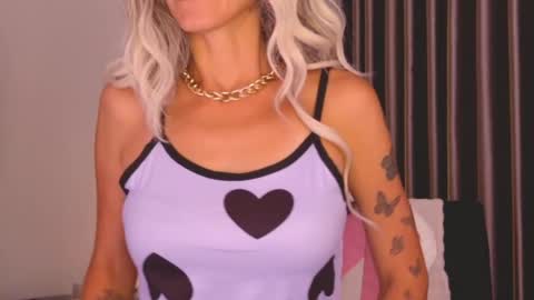 Snapshot of goddess_stars chatting on June 2026 12:10:02 PM Katarina online show from June 2026 12:10:02 PM