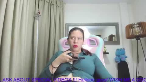 Snapshot of goddessjessica_roger chatting on June 2026 04:46:01 AM Goddess Jessica and slave Roger online show from June 2026 04:46:01 AM