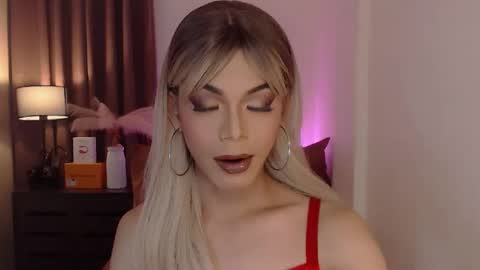 Snapshot of goddessmichaella chatting on December 2024 02:38:02 PM Michaella online show from December 2024 02:38:02 PM