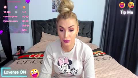 Snapshot of golddivine00 chatting on February 2026 05:05:02 AM Nicole.. online show from February 2026 05:05:02 AM