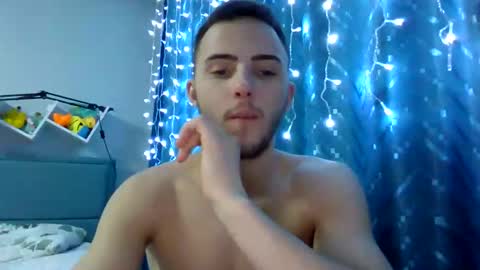 Golden boyyy21 online show from January 2025 05:18:01 PM