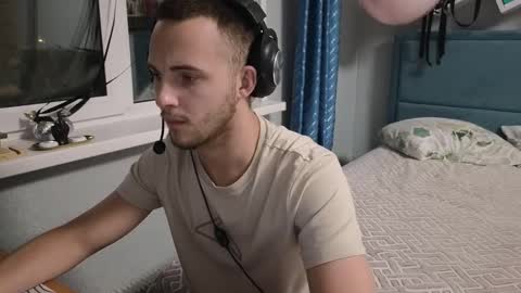 Golden boyyy21 online show from September 2025 04:28:02 PM