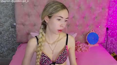 Snapshot of golden_girl__ chatting on June 2026 01:51:02 AM golden girl online show from June 2026 01:51:02 AM