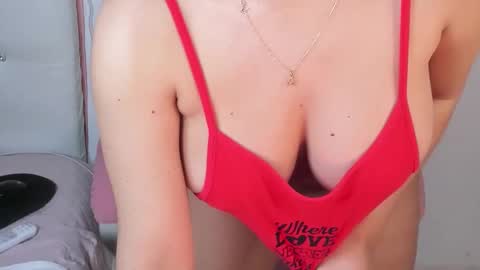 Snapshot of golden_issy chatting on January 2026 01:30:01 AM golden_issy online show from January 2026 01:30:01 AM